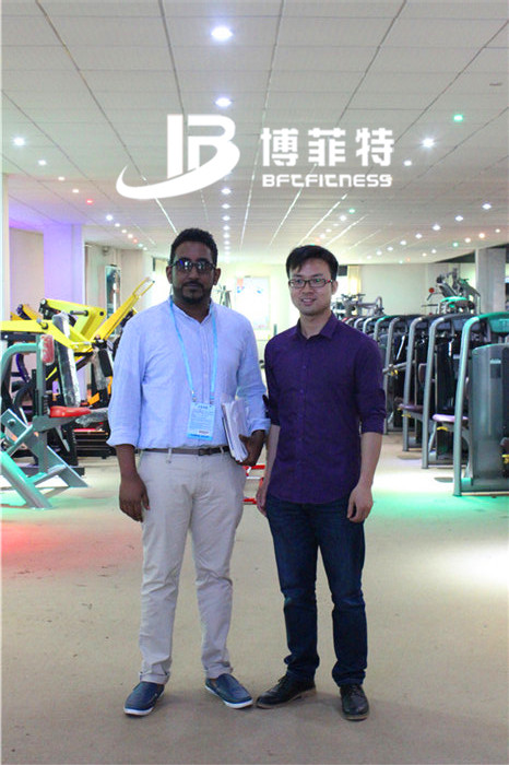 阿聯(lián)酋客戶采購健身器材