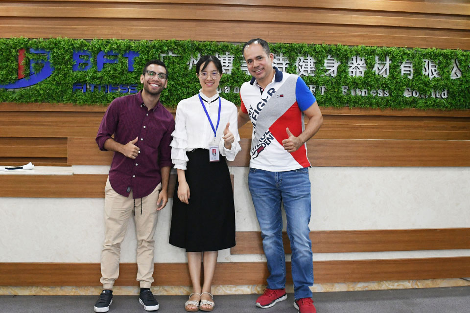 墨西哥來(lái)中國(guó)采購(gòu)健身房器材