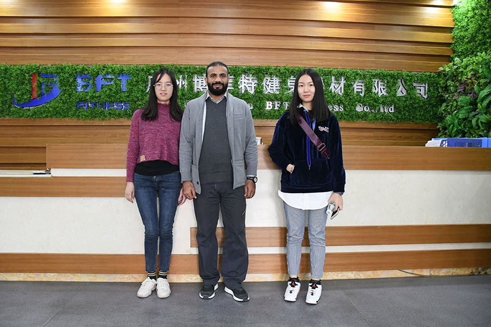 沙特客戶準(zhǔn)備開健身房采購(gòu)健身器材